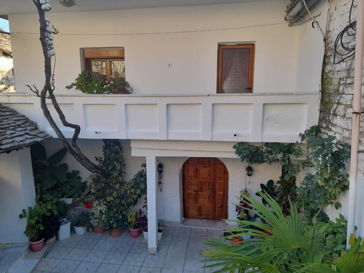 Sokolli Guest House Gjirokaster Luaran gambar