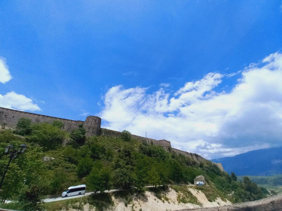 Sokolli Guest House Gjirokaster Luaran gambar