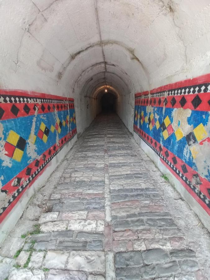 Sokolli Guest House Gjirokaster Luaran gambar