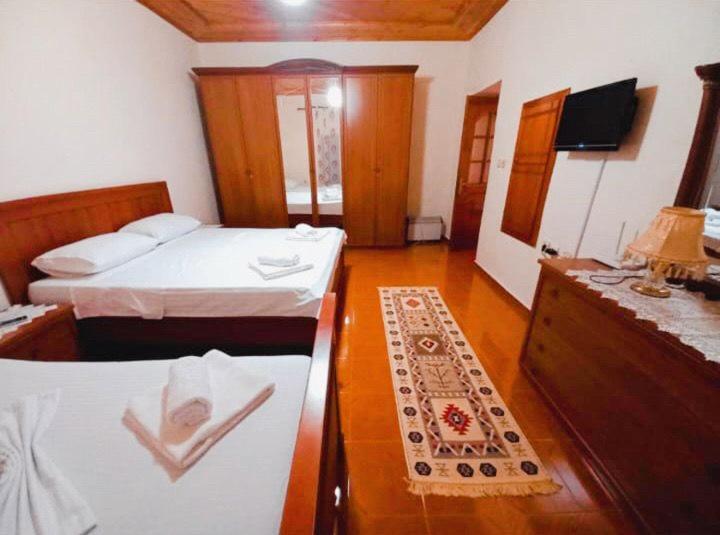 Sokolli Guest House Gjirokaster Luaran gambar