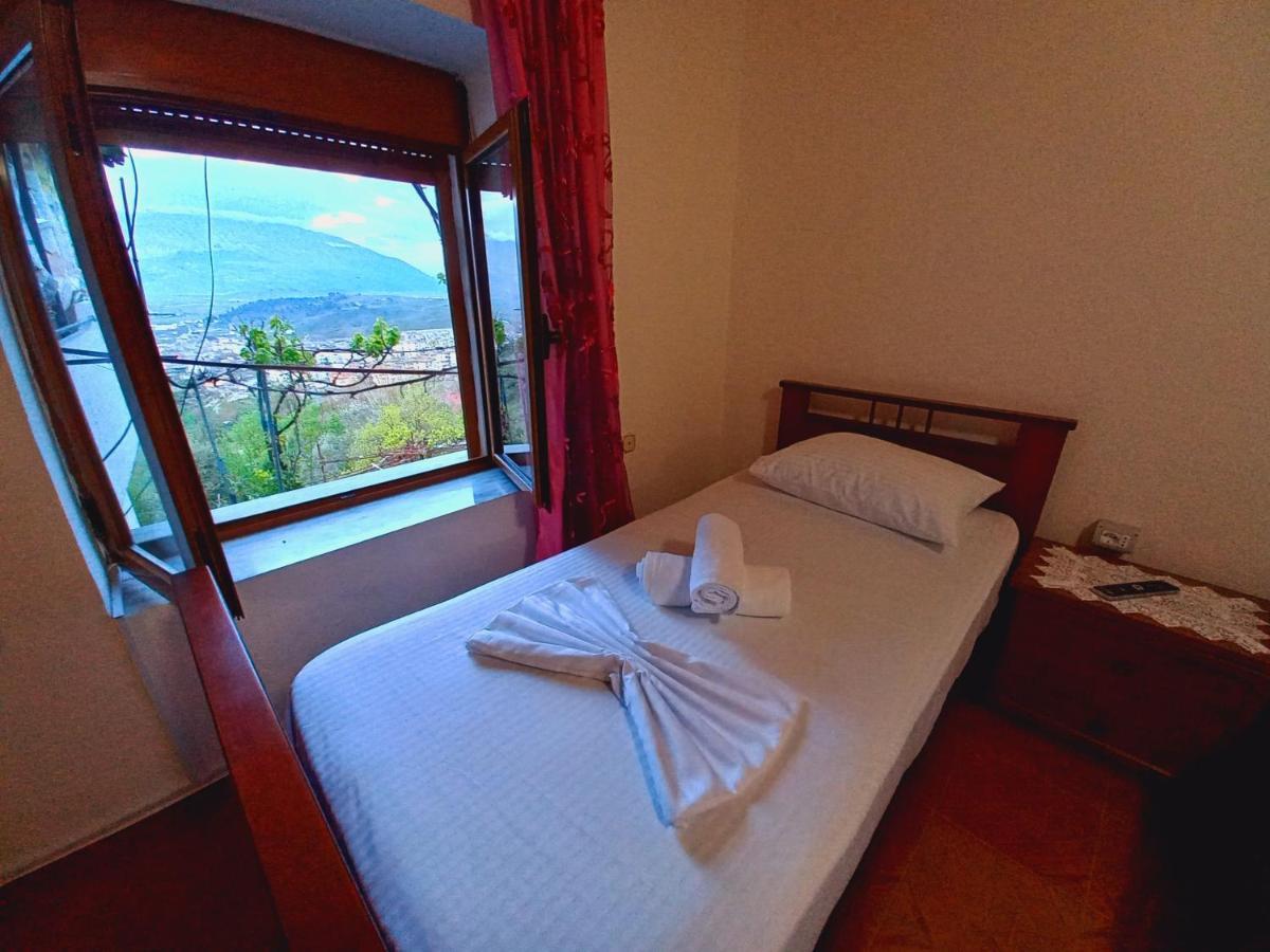 Sokolli Guest House Gjirokaster Luaran gambar