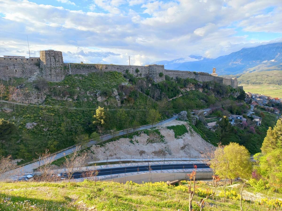 Sokolli Guest House Gjirokaster Luaran gambar