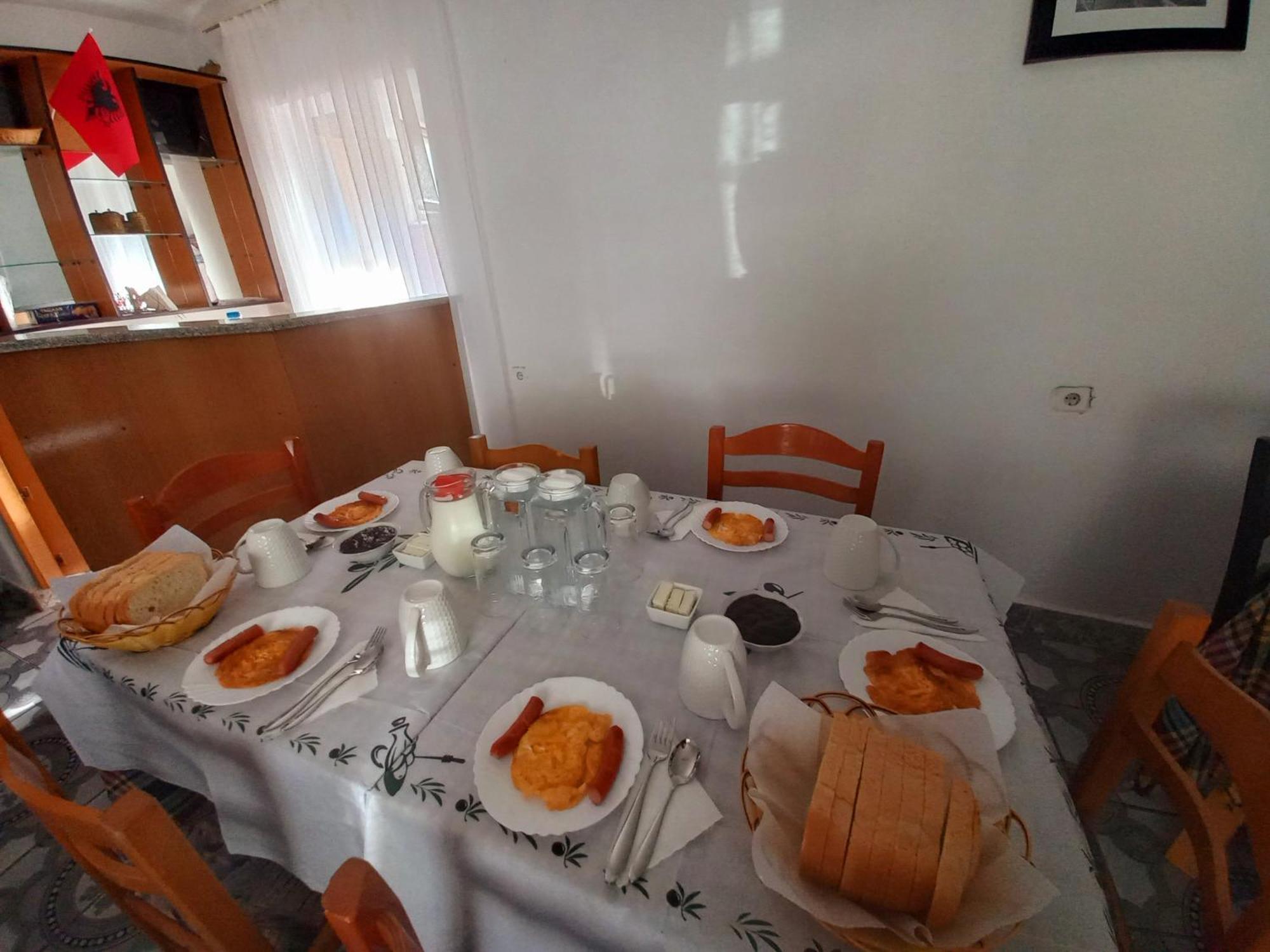 Sokolli Guest House Gjirokaster Luaran gambar